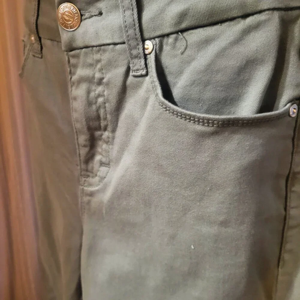 NWOT! SEVEN7 - Lt Olive High Rise Skinny 